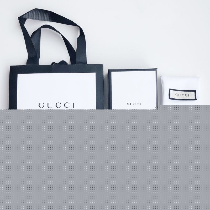 G*u*i bracelets